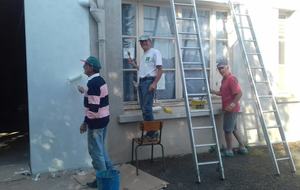 Trois valeureux peintres assignés à la réfection de la façade . Joseph Jean-Paul et Gérard